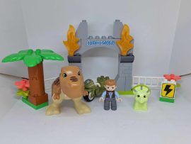 LEGO DUPLO - 10939 T-rex és Triceratops dinoszaurusz szökés (katalógussal)